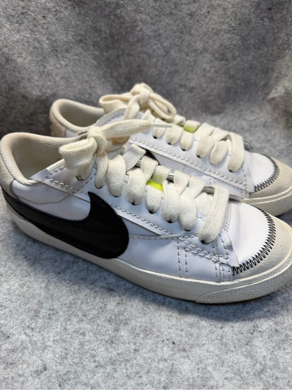 Nike blazer low, jumbo swoosh size 7